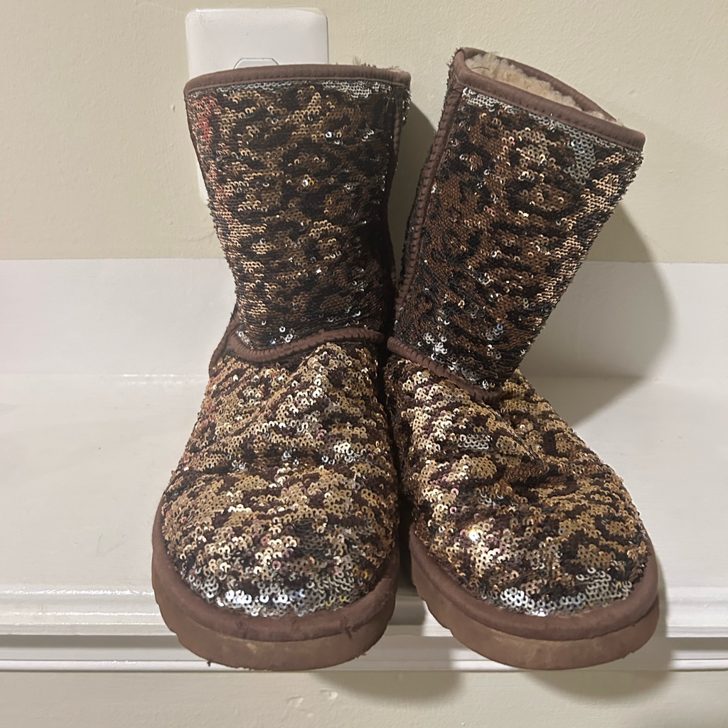 Sparkly Leopard Print / Silver Reversible Uggs.